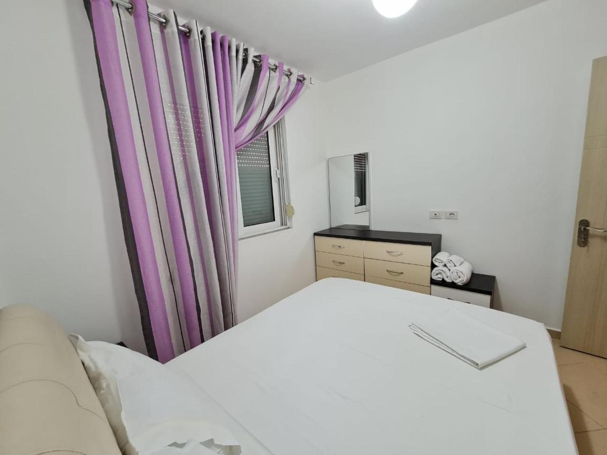 Meltin Apartments Sarande Bagian luar foto